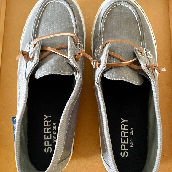 🤩GREY SPERRY’S SHOES🤩 - Picture 2 of 4